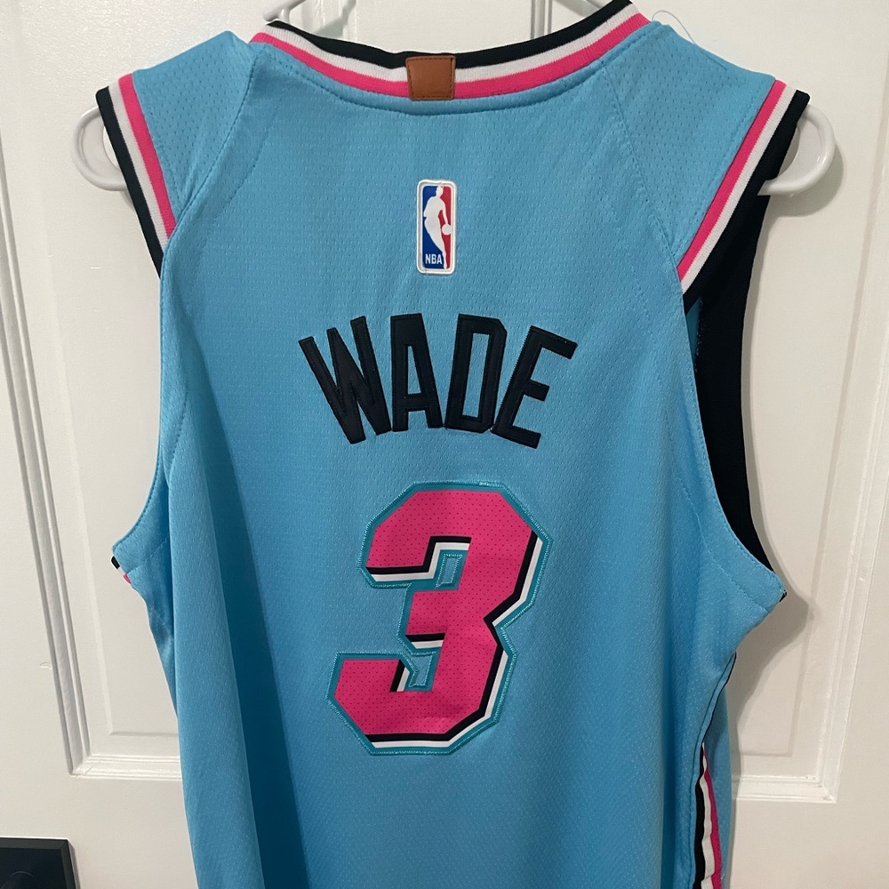 Miami Heat. Dwyane Wade- Miami Vice Color. Medium